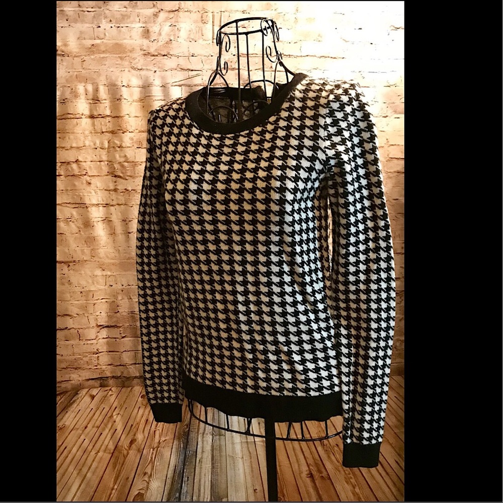 H&M houndstooth sweater